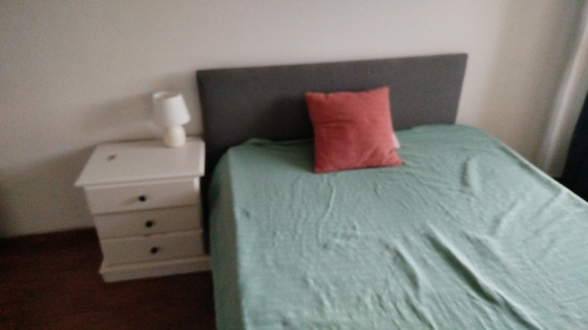 Alugo quarto a senhora solteira de meia idade
