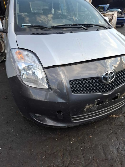 Zderzak przód Toyota Yaris 2