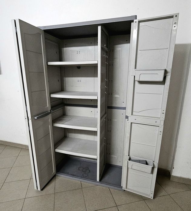 Armário em PVC alto exterior cinza 3 portas da Leroy Merlin