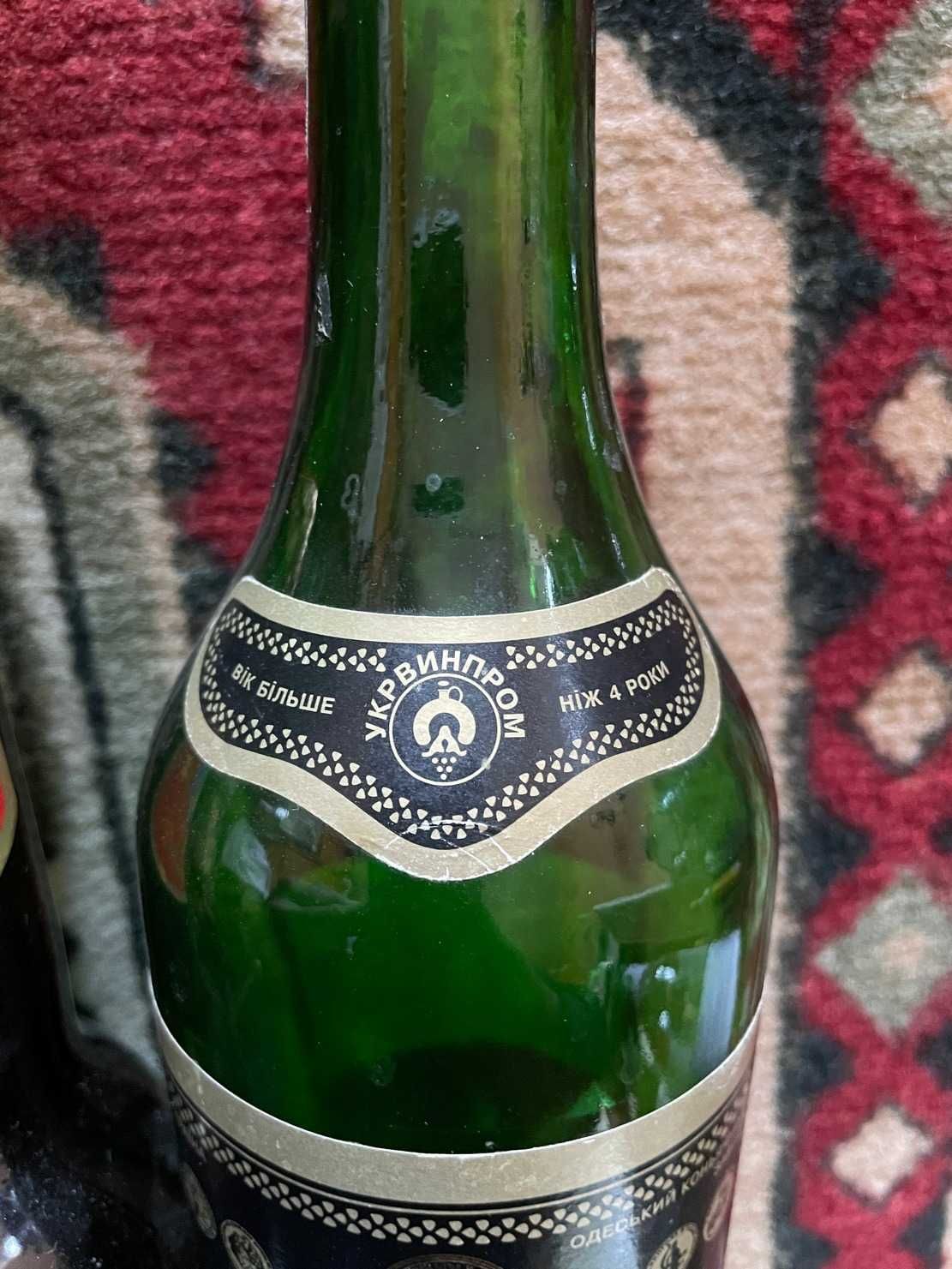 Пустые бутылки в коллекцию.