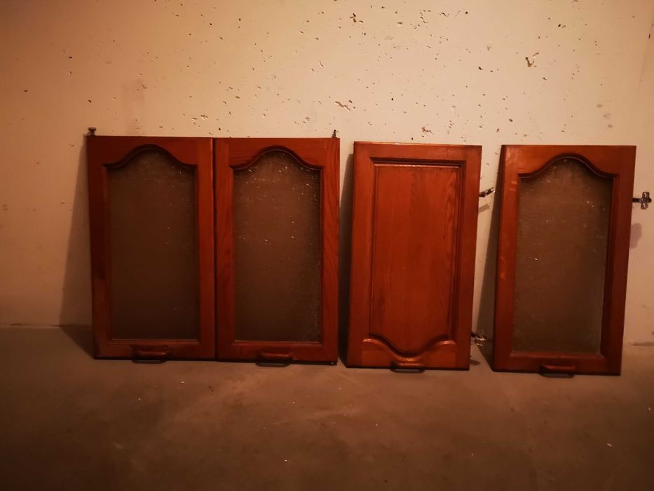 Drewniane dębowe fronty meblowe szafki kuchenne  szkło