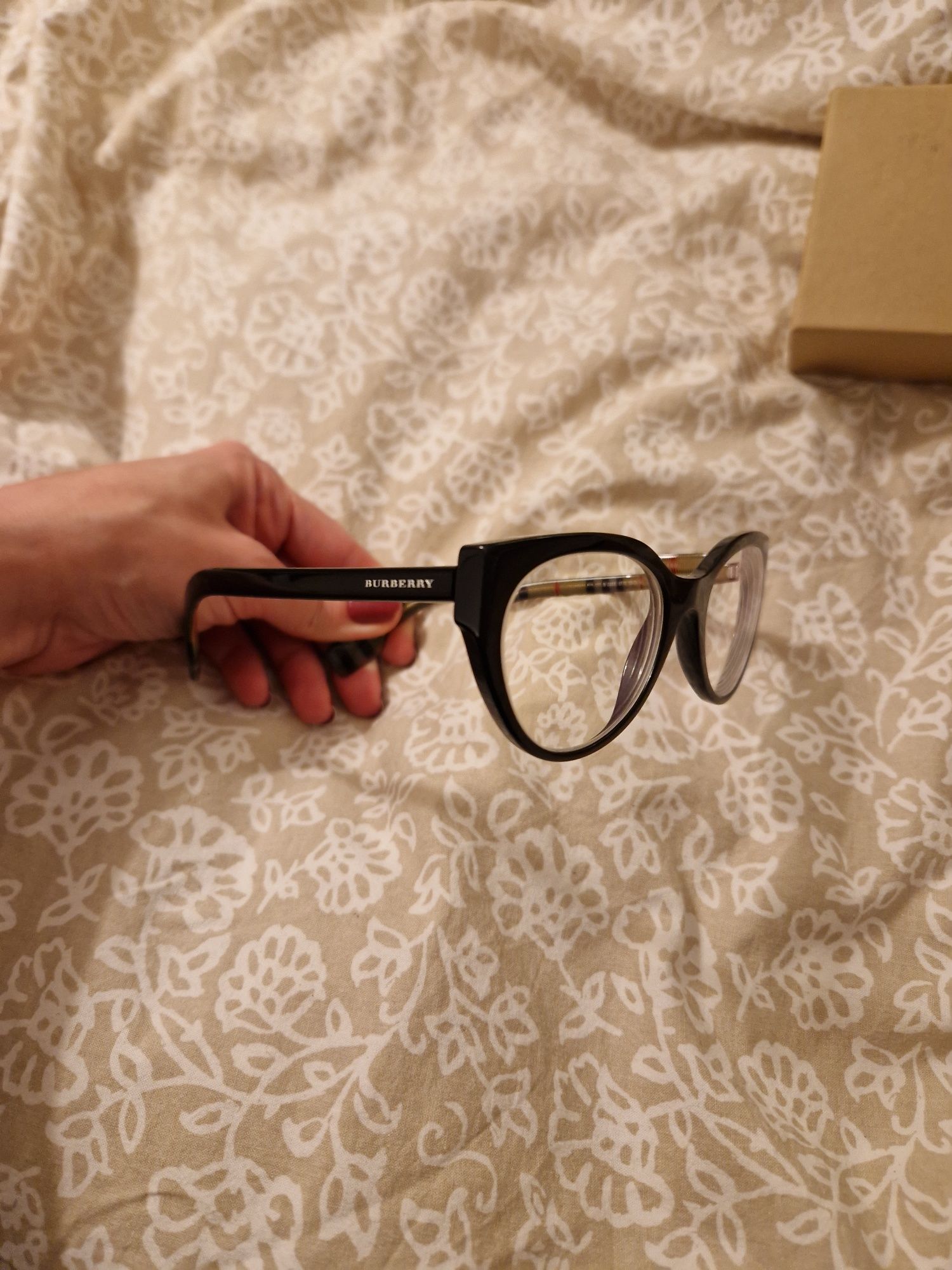 Burberry okulary oprawki kocie czarne kratka