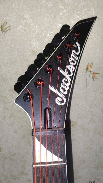 Гитара Jackson с рычагом тремоло
