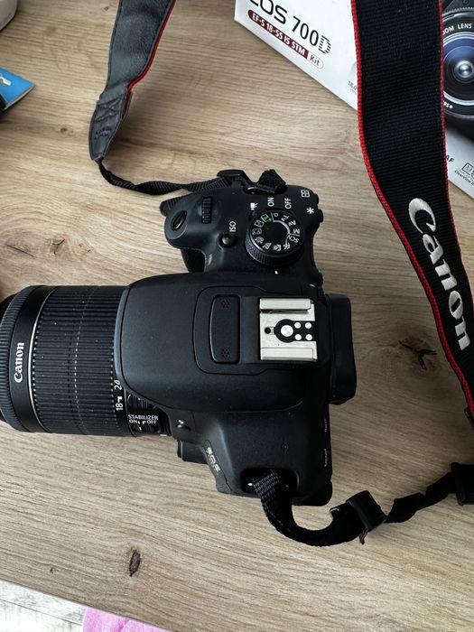 Lustrzanka Canon EOS 700D korpus + obiektyw