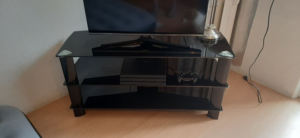 Exklusiv  stolik  Audio TV