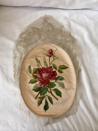 Naperons ou almofadas em seda pintada de 1900