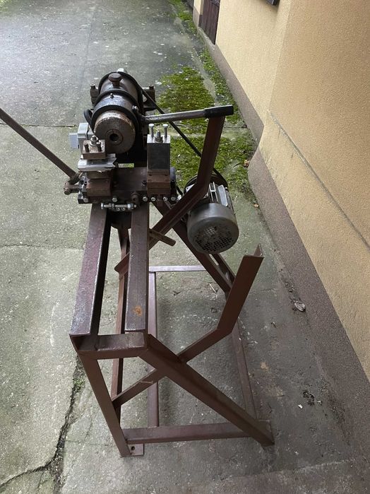 Tokarka przelotowa do drewna