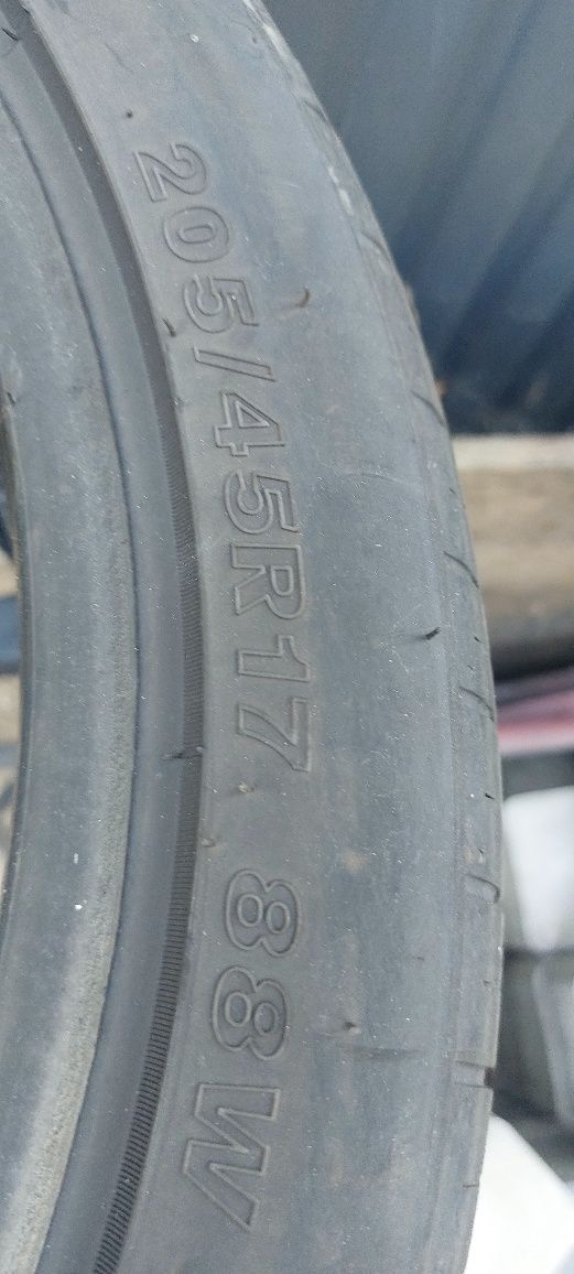 215 45 r17  trazano