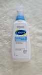 Cetaphil lekka pianka do mycia twarzy.