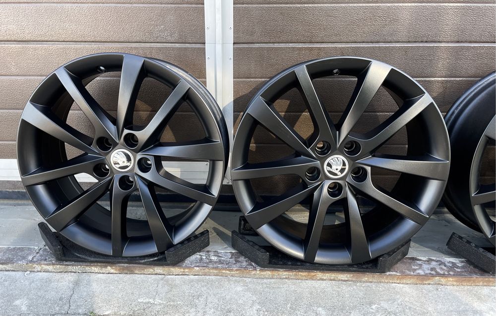 4x felgi aluminiowe 5x112 r18 et43 7J Alufelgi Czarne Oryginał Skoda