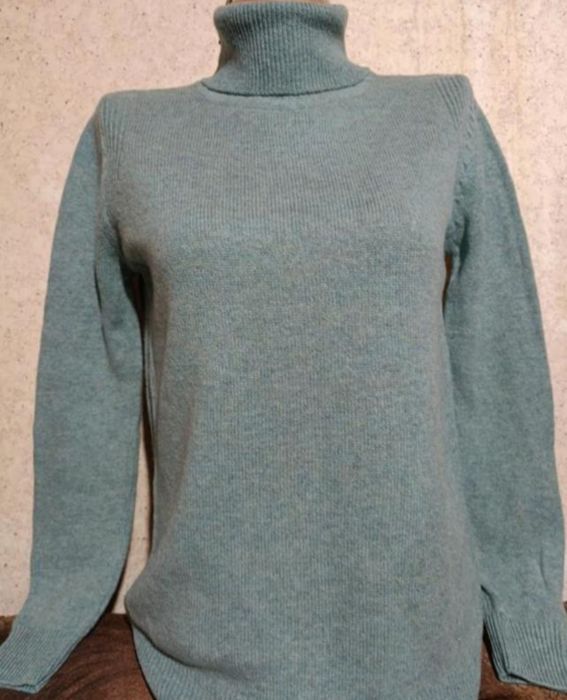 Свитер шерстяной