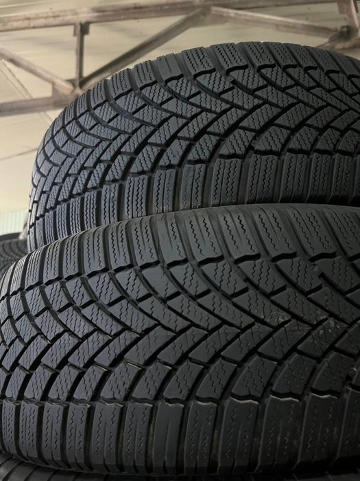 Автошини зимові 23 рік BRIDGESTONE 205/55/17 (2шт)Гума,Скати, Шини)