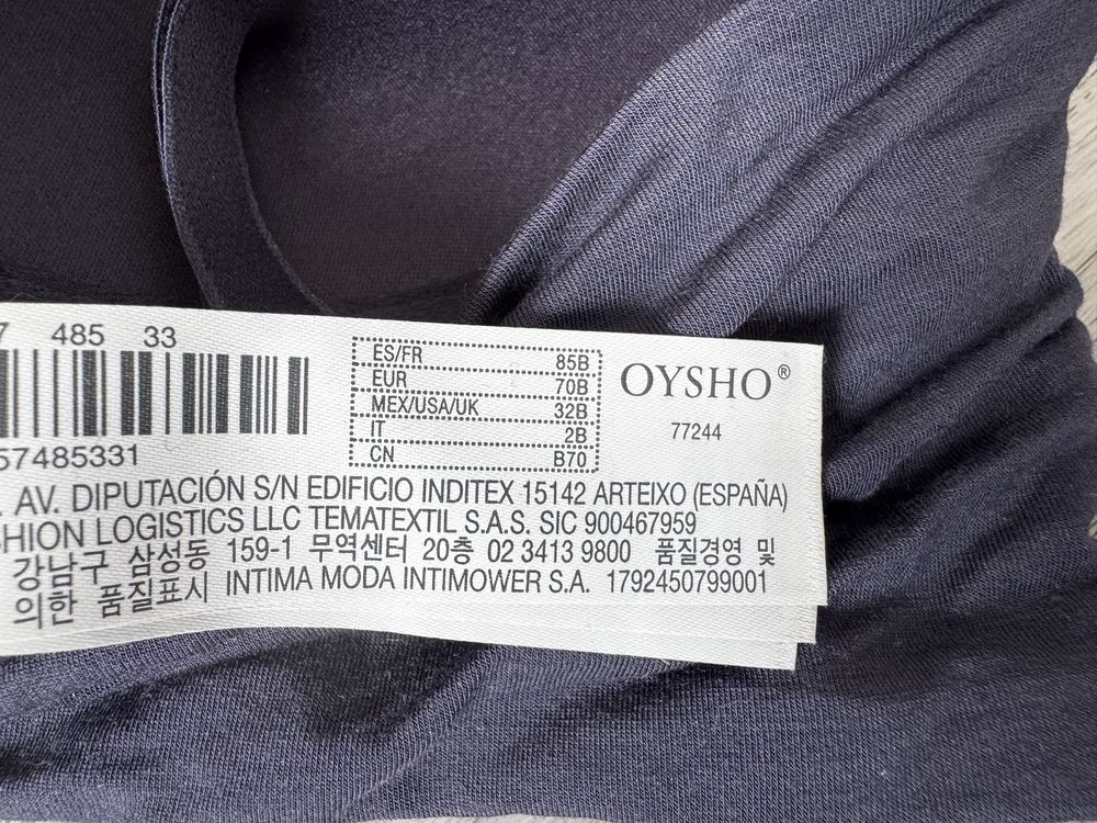 Бюстгалтер топ з чашками фірми oysho