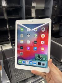 Планшет ipad 32гб. Камера.