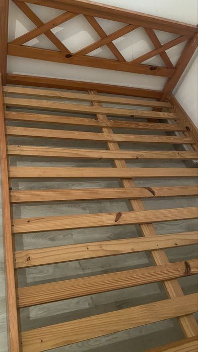 Base de cama- Madeira em excelente estado