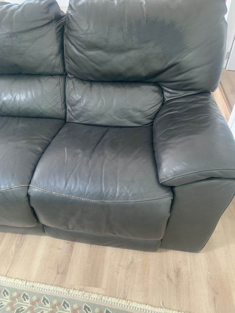 Sofa de sala de tres lugar com uso