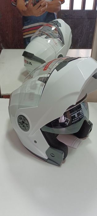 Capacetes novos  homologados/ Top