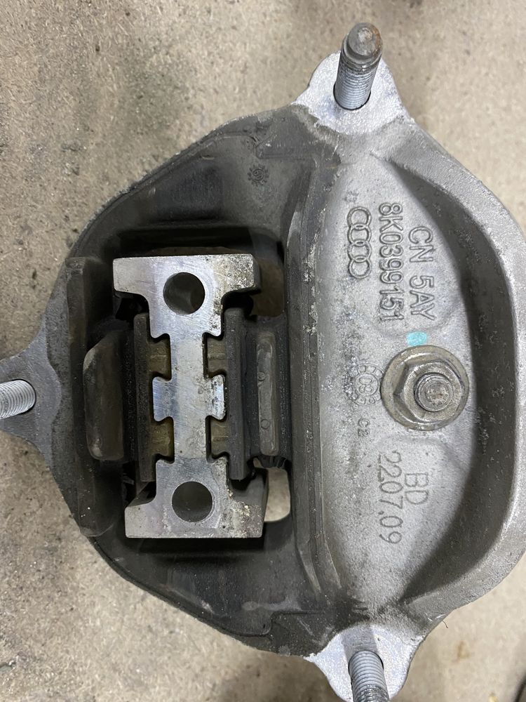 Подушка коробки передач КПП Audi A4 B8 A5 Q5 8K0399151 DB BD BC CD CL