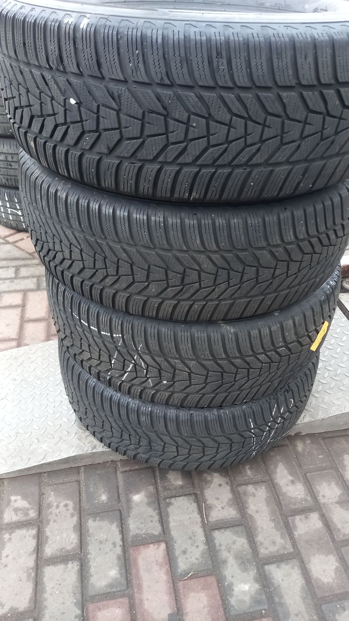 Opony Zimowe Hankook Winter i Cept Evo 265/65/17 116H 4 sztuki 3821