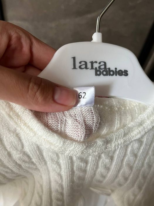 Біле плаття на дівчинку