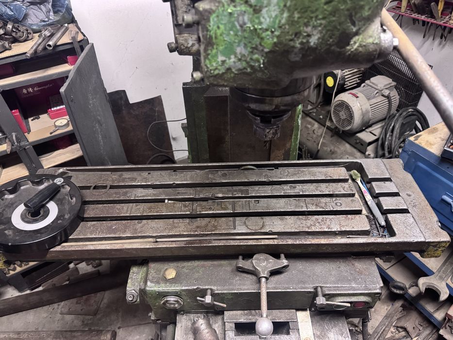 Фрезерний верстат, станок