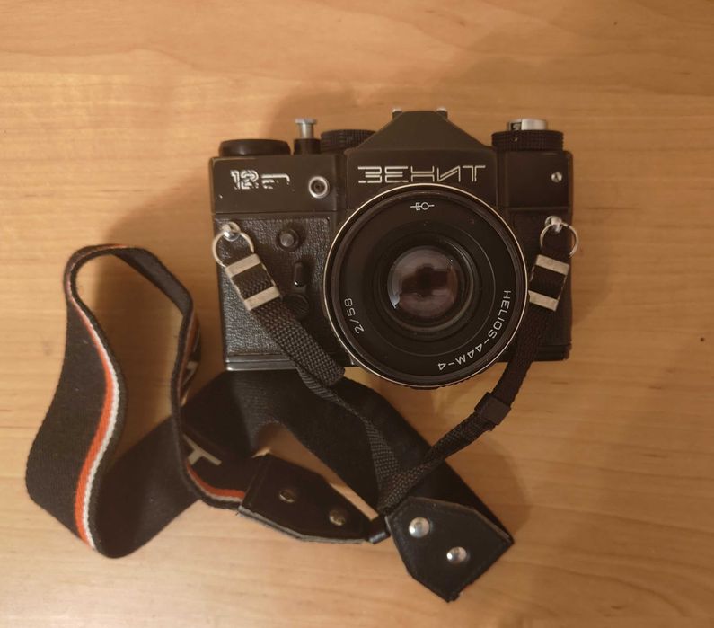 Зенит 12-сд с объективом Гелиос-44м-4 просвечивает шторка сумка плёнка