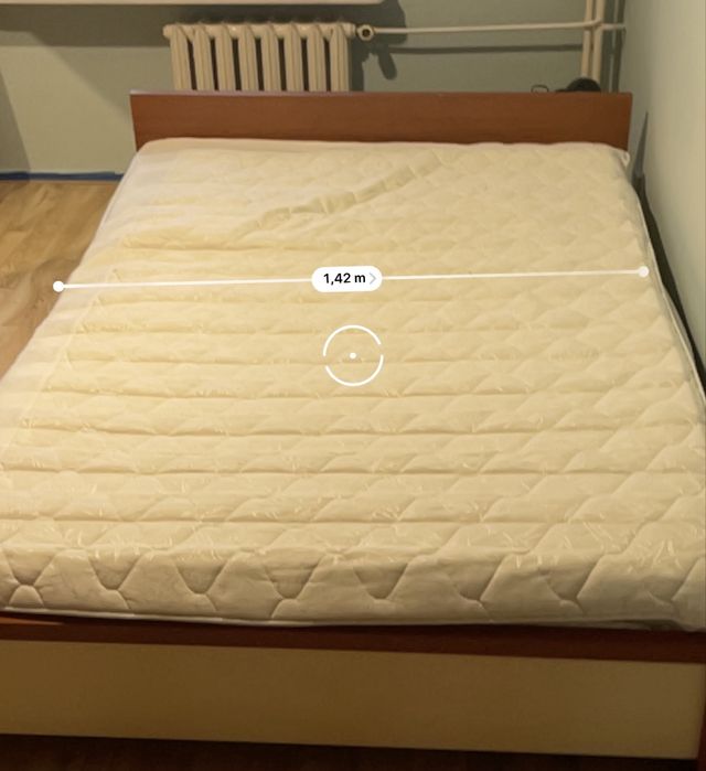 Sprzedam duże łóżko 190x140cm + materac. Negocjuj cene