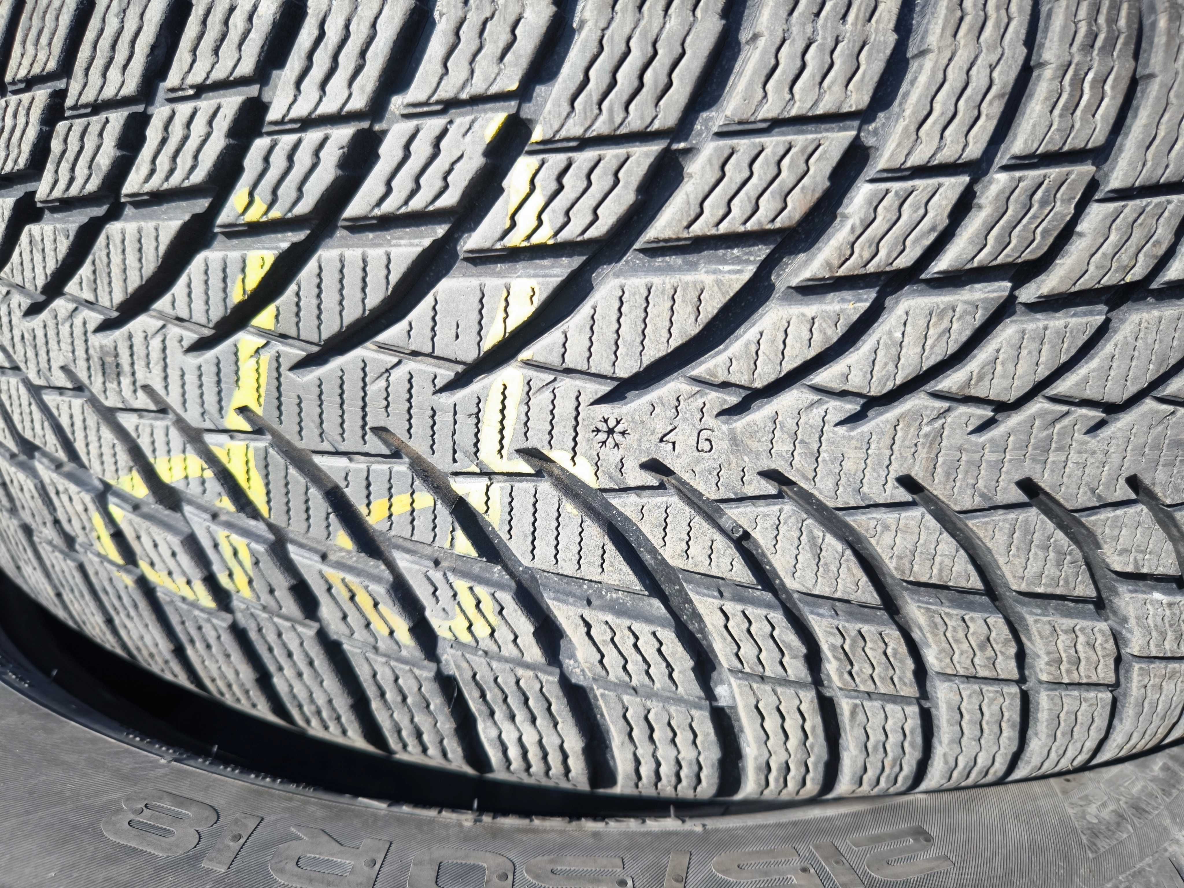 Opony zimowe  18" - Nokian 215/50R18