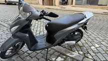 Honda Vision economica e confortável.