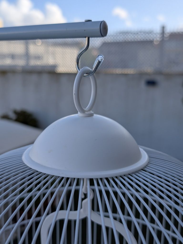 Gaiola com suporte de tripé