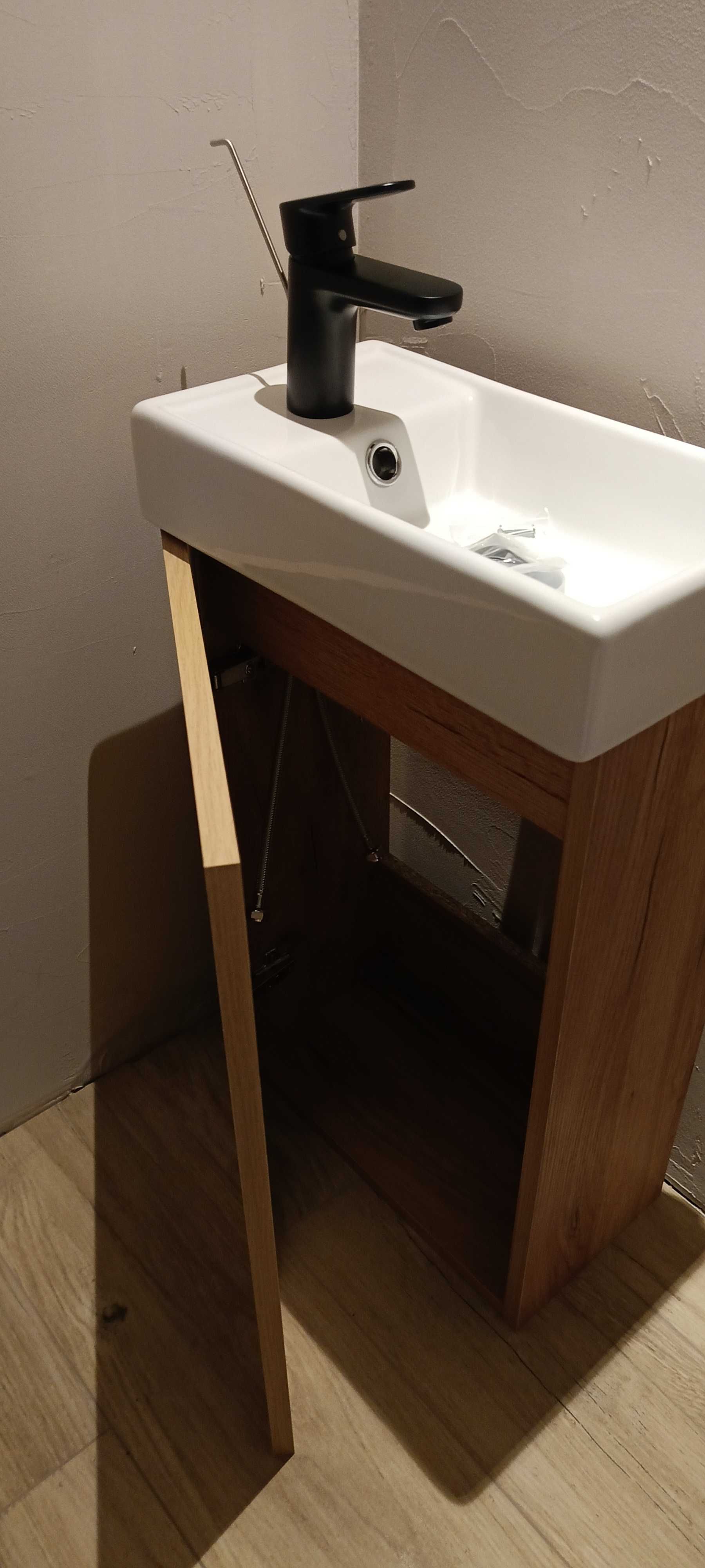 Szafka łazienkowa z umywalką. Wc