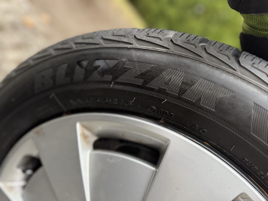 2 зимові шини 205/55 р16 Bridgestone Blizzak LM-32 з Німмечтни резина