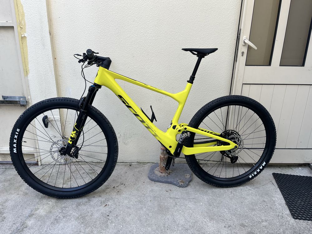 Bicicleta - Scott Spark RC modelo 2022