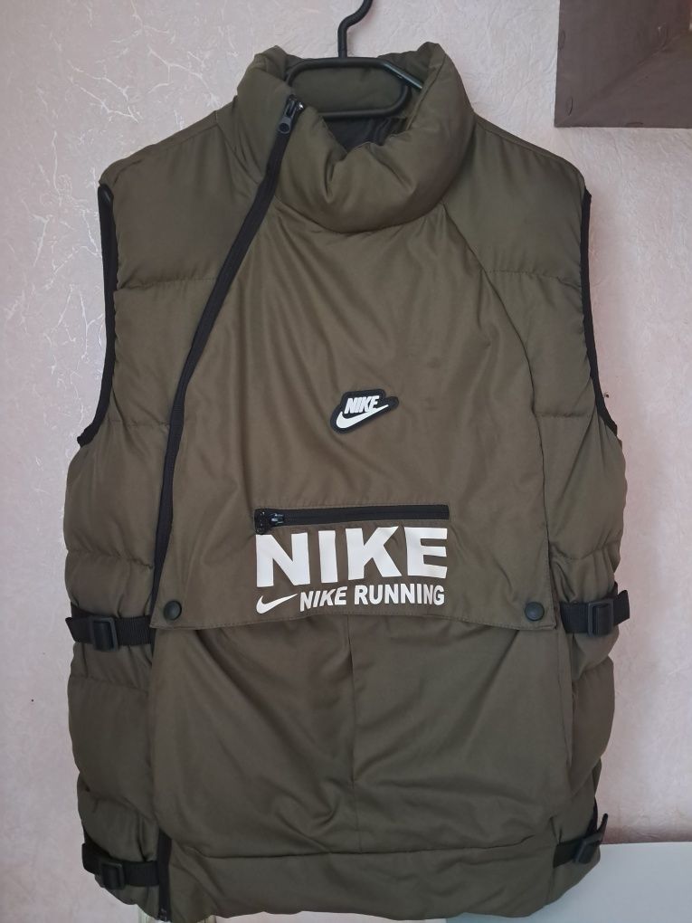 Спортивна безрукавка Nike