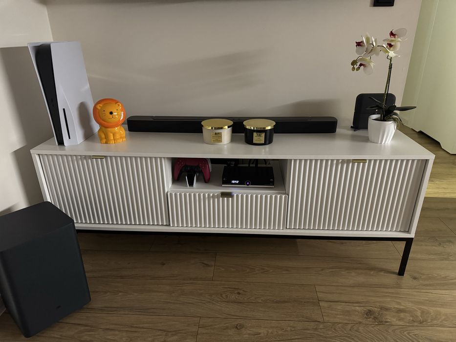 Szafka RTV 154cm biała ryflowana