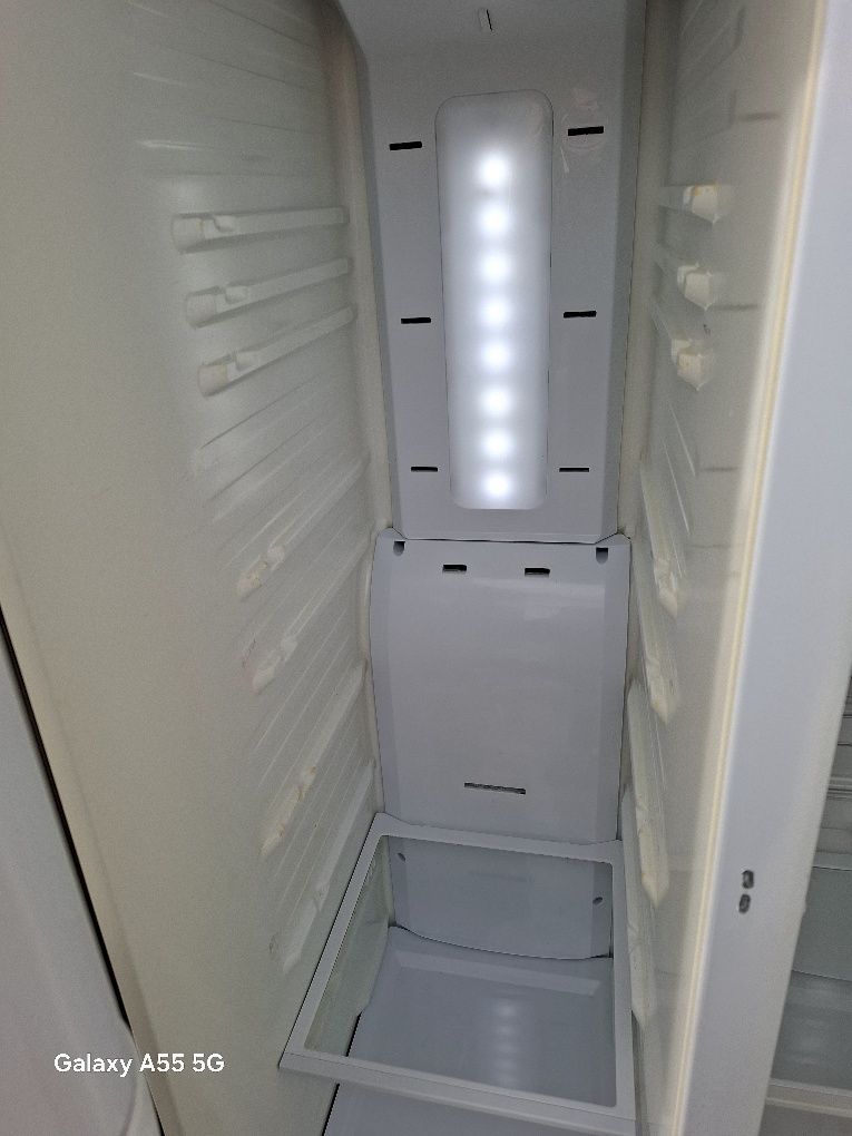 Lodówka z zamrażarką samsung side z kostkarką oraz zimna wodą