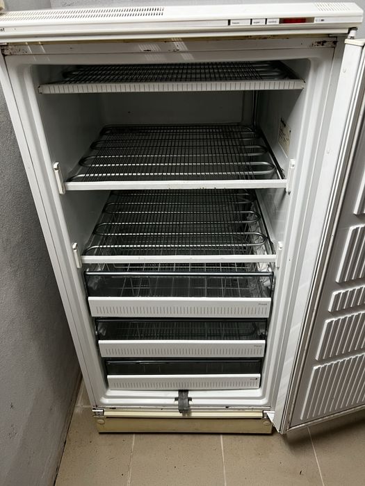 Продам морозильну камеру