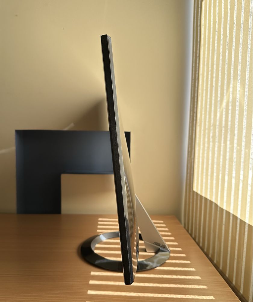Monitor Asus.