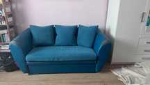 Przytulna niebieska sofa Branda – idealna do każdego pokoju.
