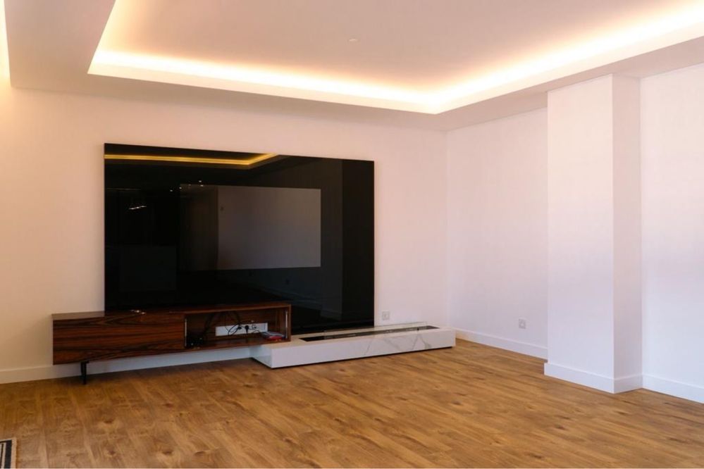 TV Samsung 65pol + painel de vidro + rack