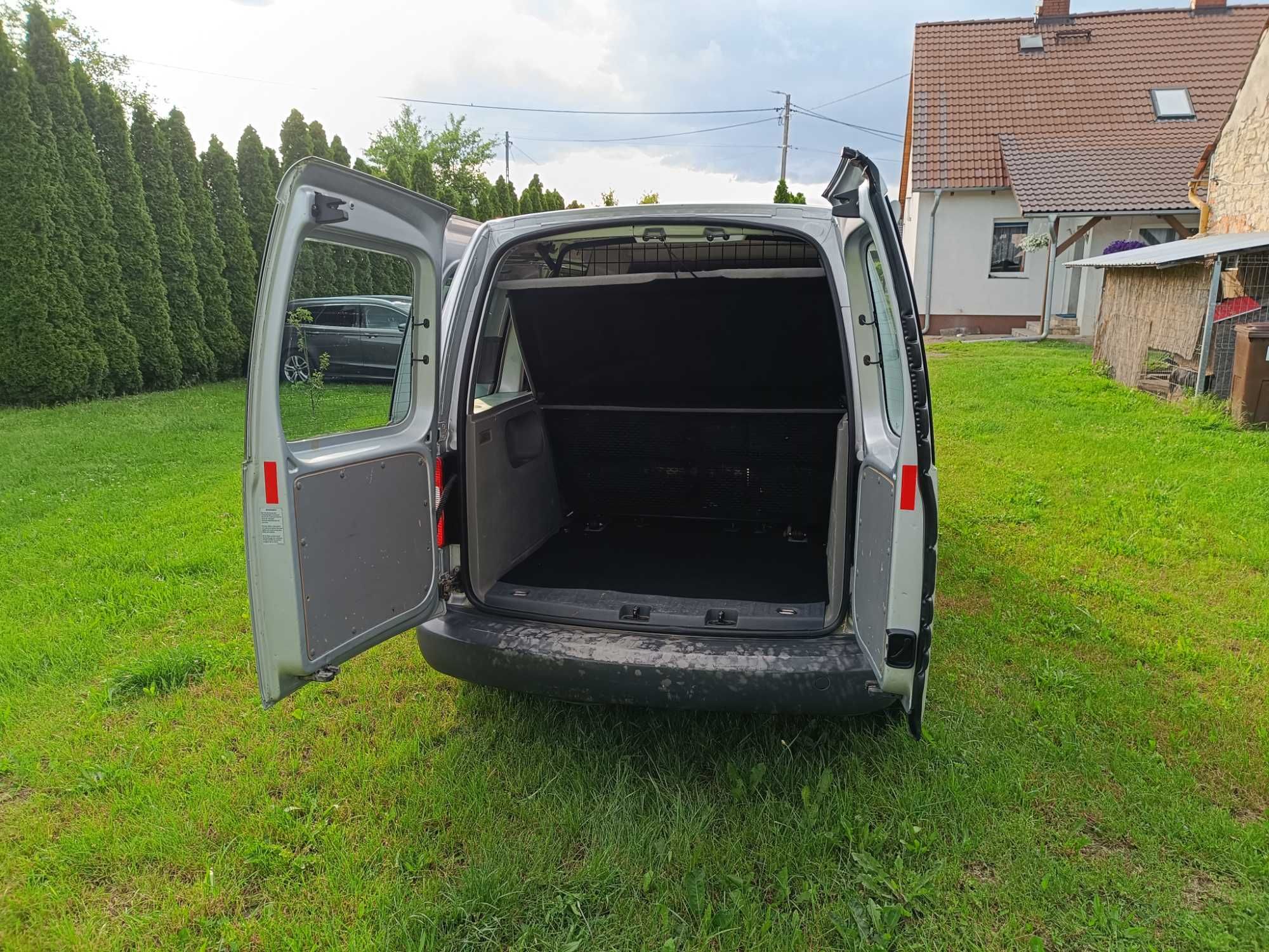 Sprzedam VW  CADDY 2009r. Mały przebieg.