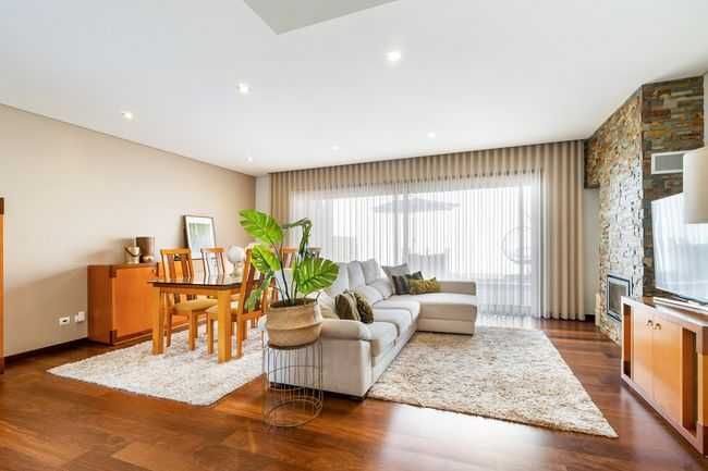MORADIA T3 com suite, varanda e terraço
