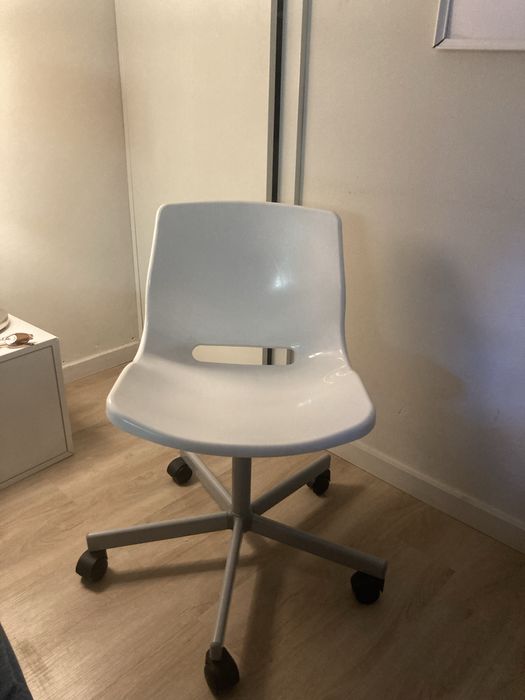Cadeira branca escritório com rodinhas IKEA