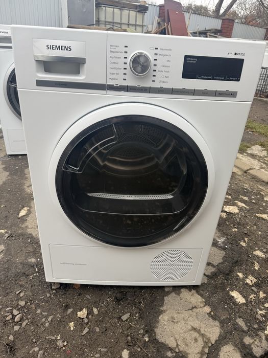 Сушильна машина на тепловому насосі Siemens WT47W5S1