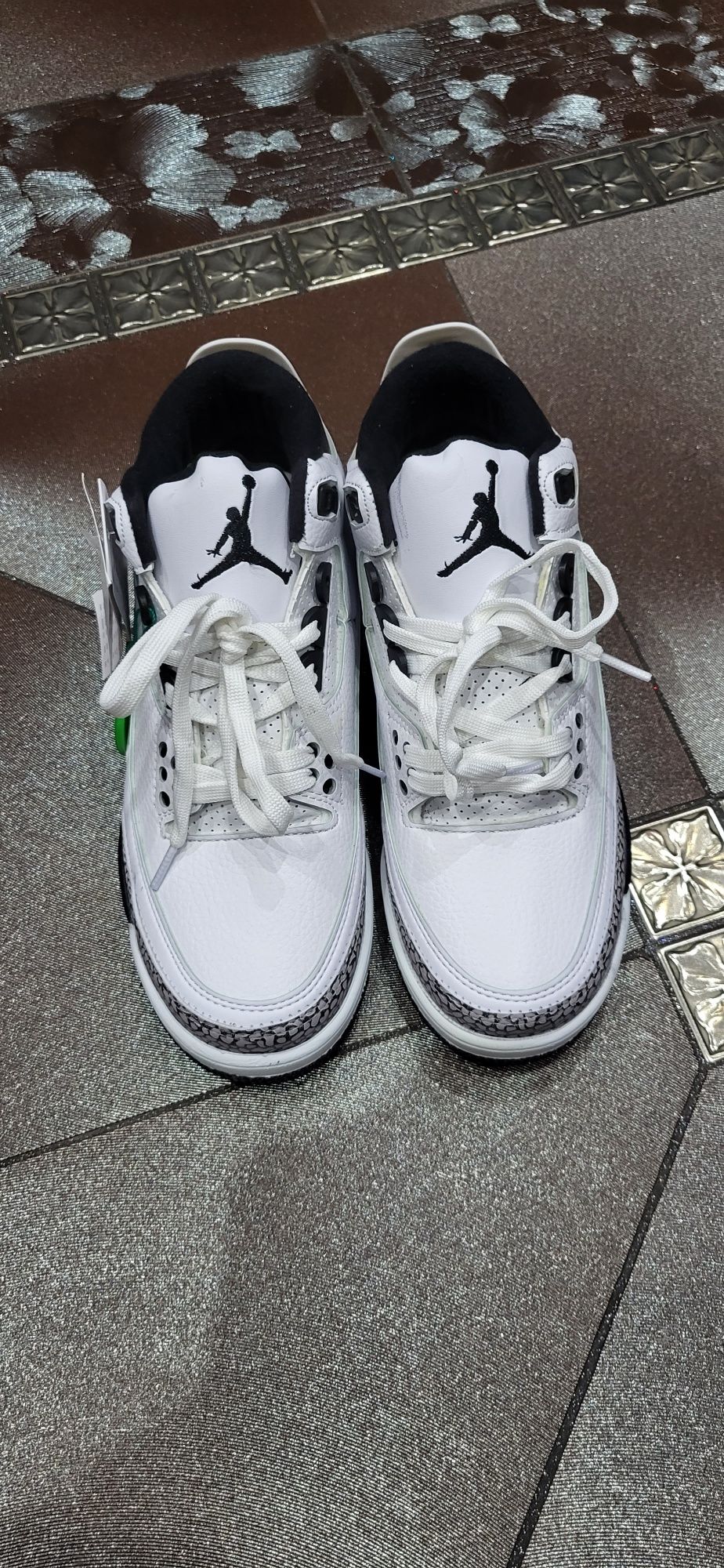 Nike Jordan białe buty sportowe młodzieżowe unisex logo 40