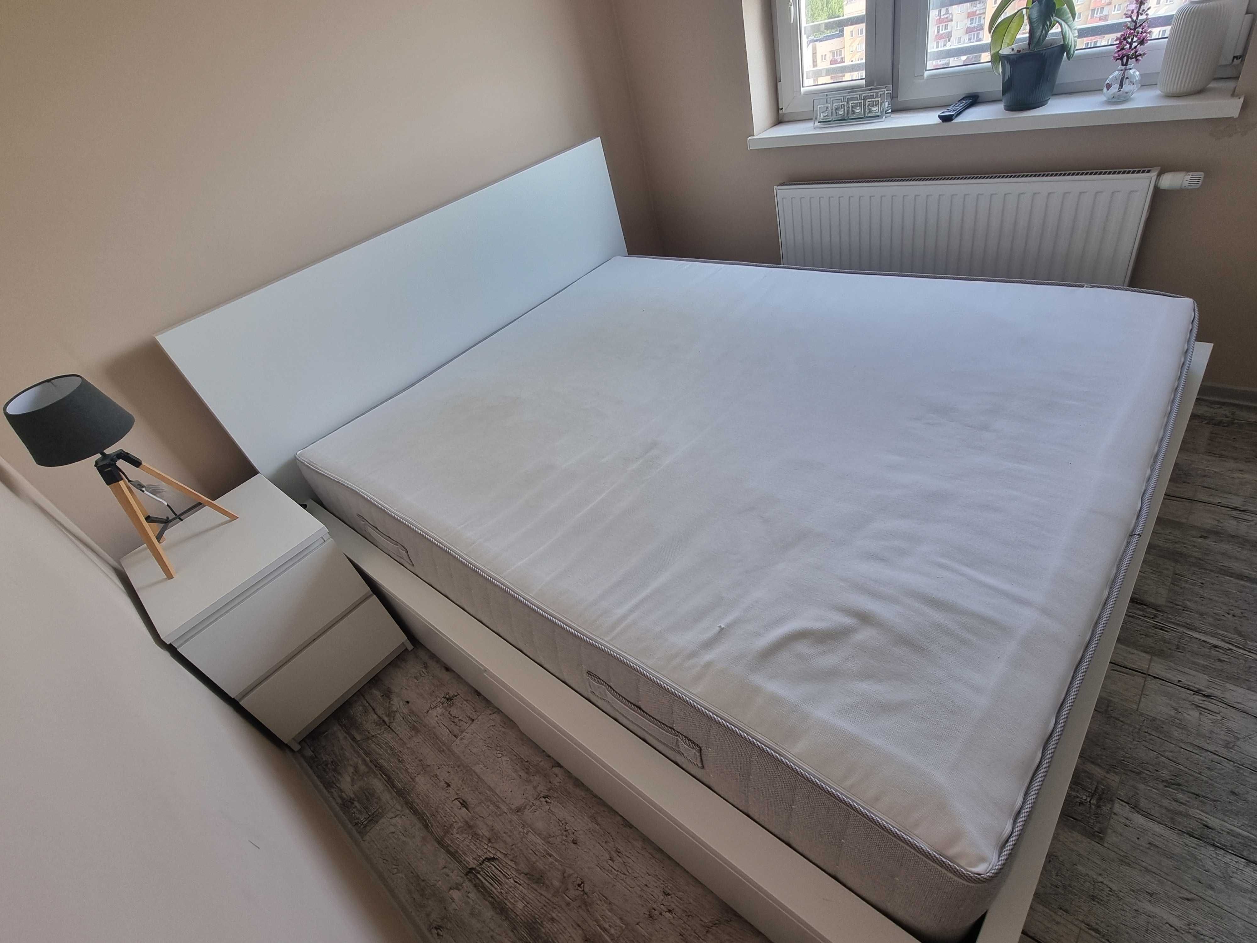 Łóżko Malim 209cmx156cm - białe z materacem