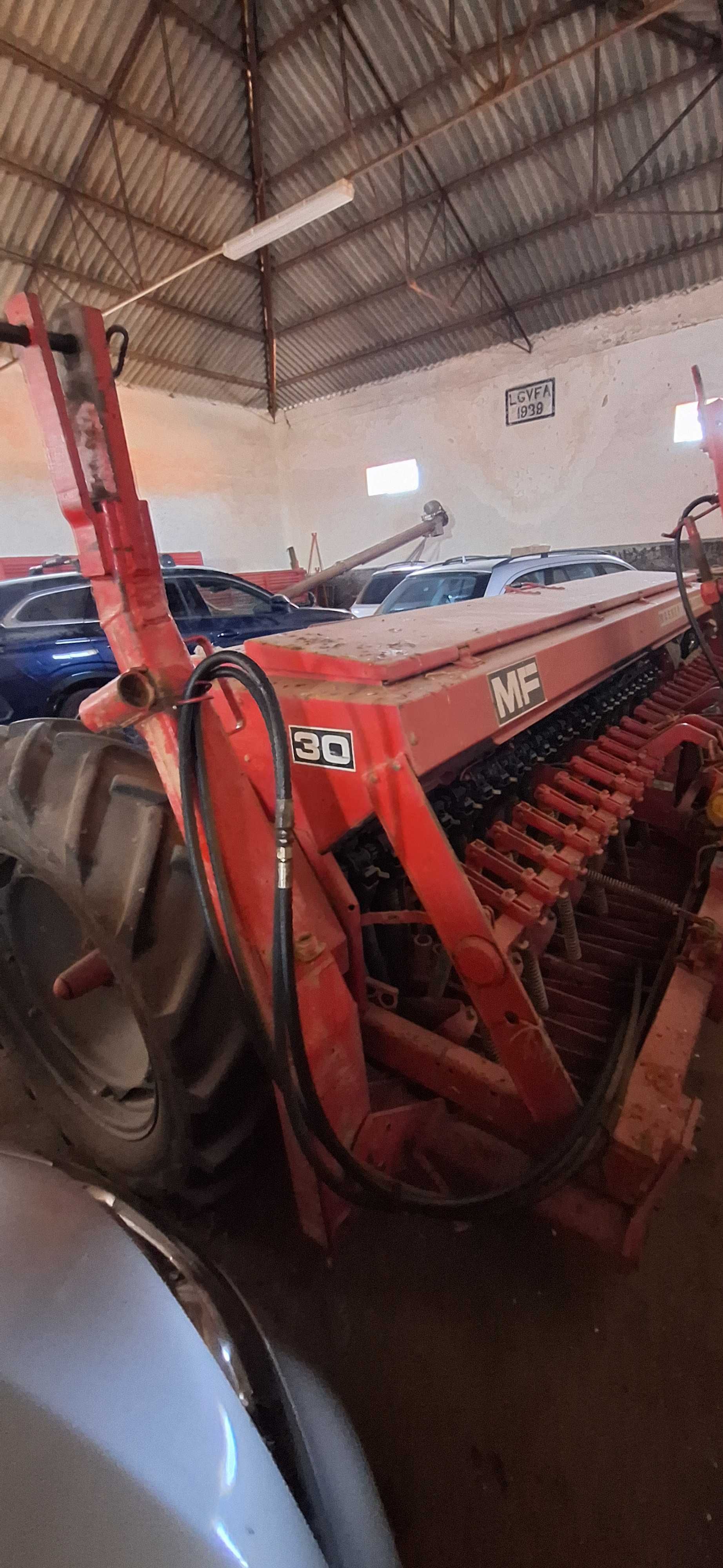 Semeador Massey Ferguson 23 linhas