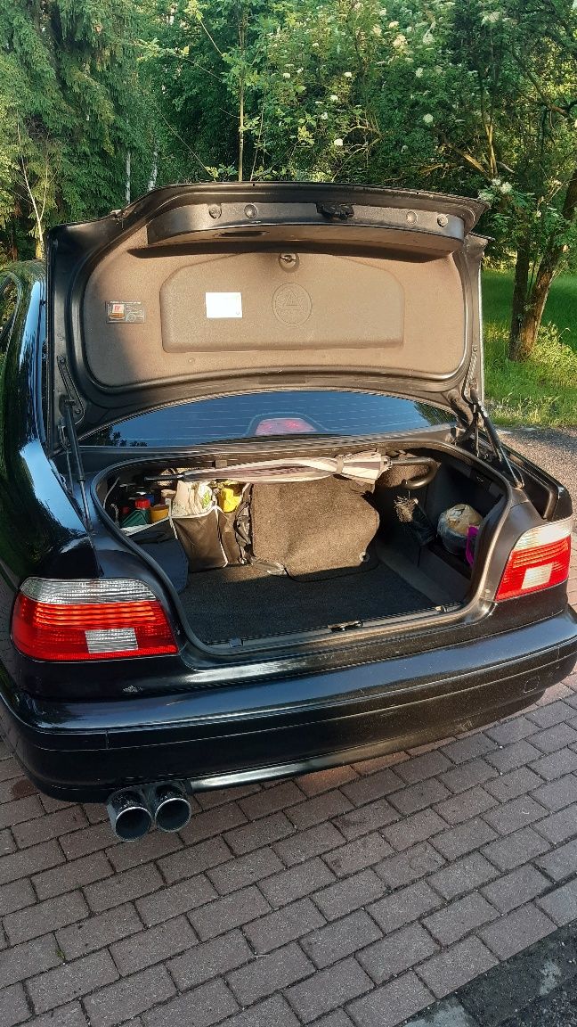 BMW E39 2001 2.5газ,механика.298тыс.км