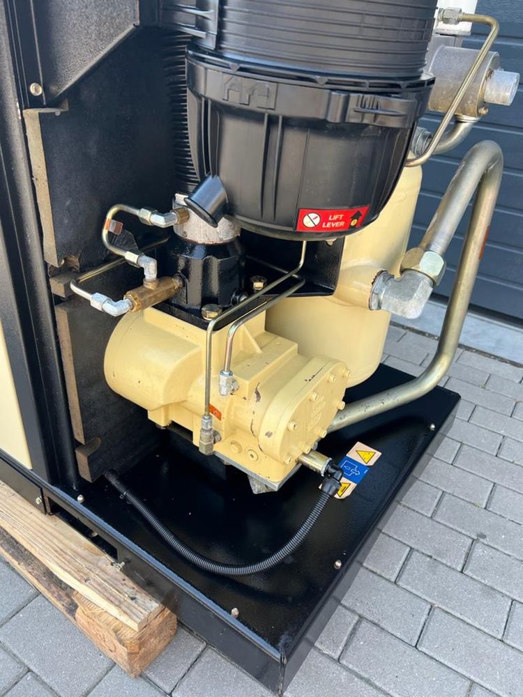 Kompresor śrubowy Ingersoll Rand 22 KW falownik Atlas Copco