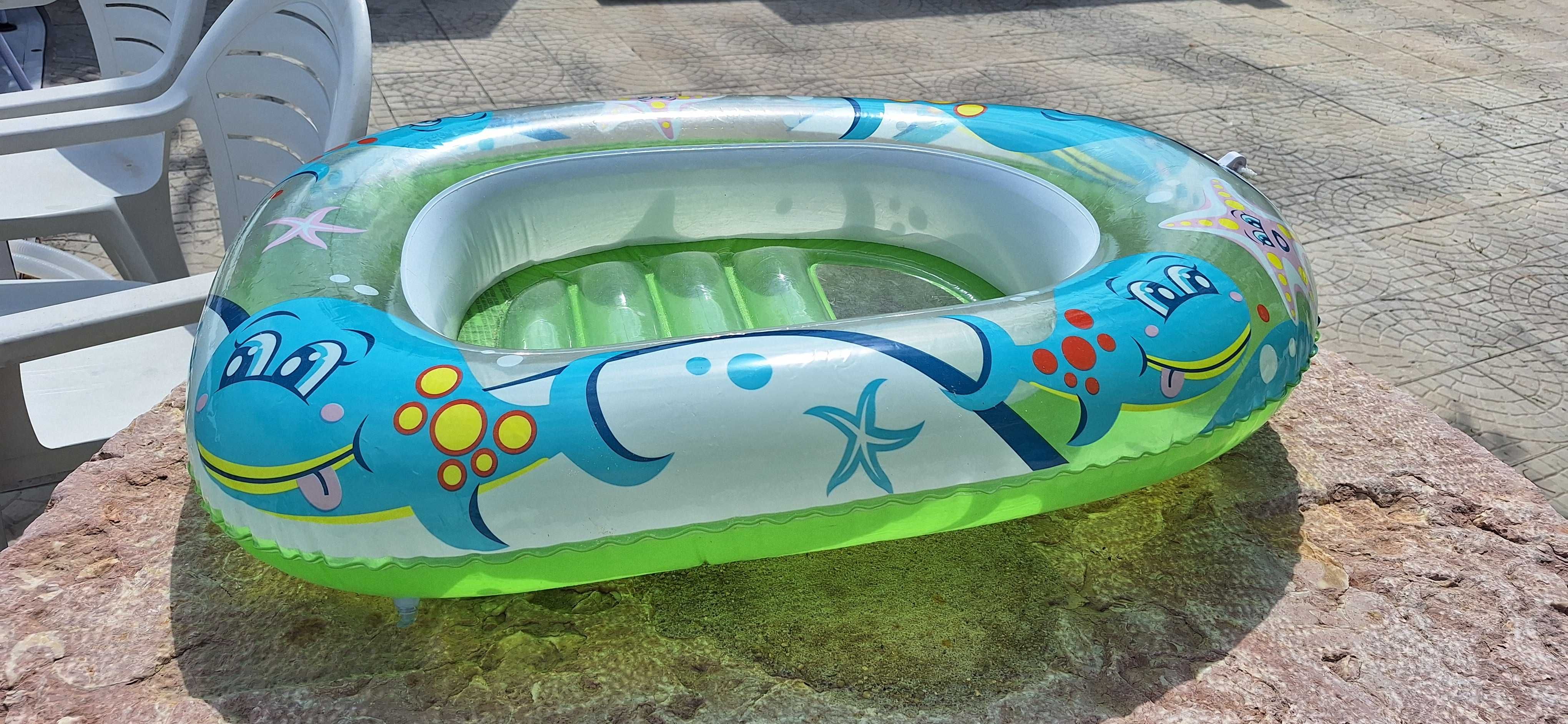 1 Bóia Cadeira + 1 Colete insuflável + 2 barcos insufláveis